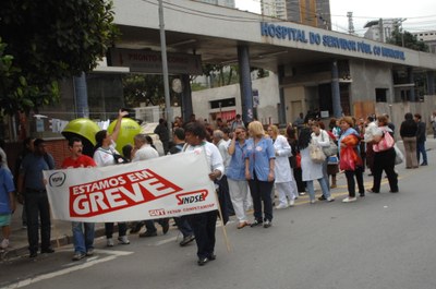 Após 16 anos sem aumento real de salário, trabalhadores do HSPM entram em greve